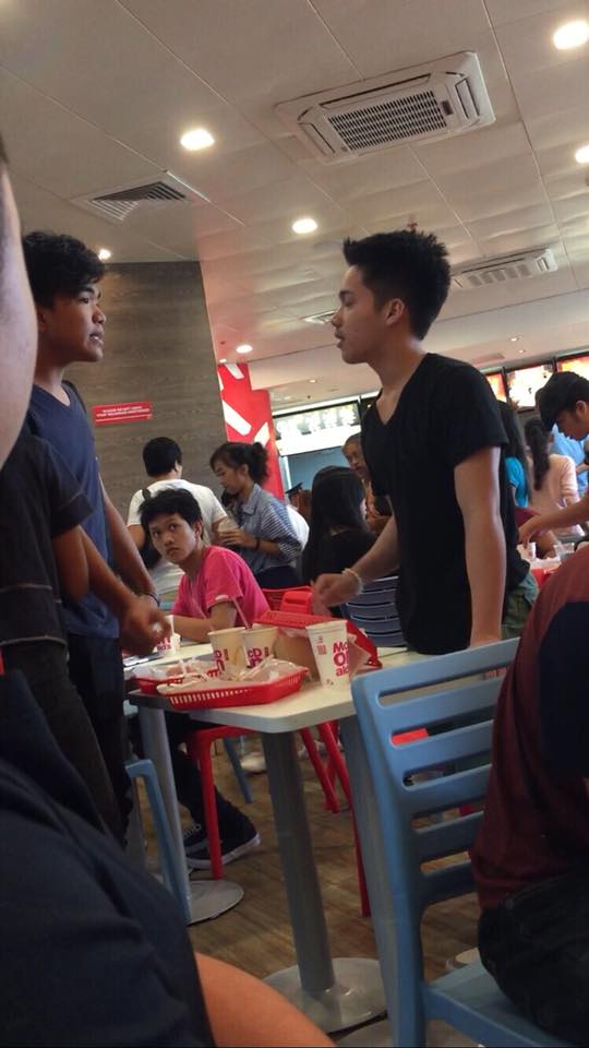 Guy argues to his GF for bringing guy bestfriend on their date goes viral