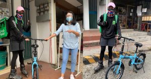 Gretchen Ho donates bicycle to viral rollerblader delivery guy